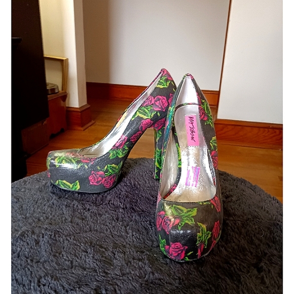BETSEY JOHNSON- Rose Print Platform Heels sz 7.5 - Picture 7 of 13